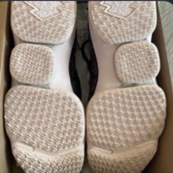 Nike LeBron 15 Black and White with Red Accents - Picture 5 of 6